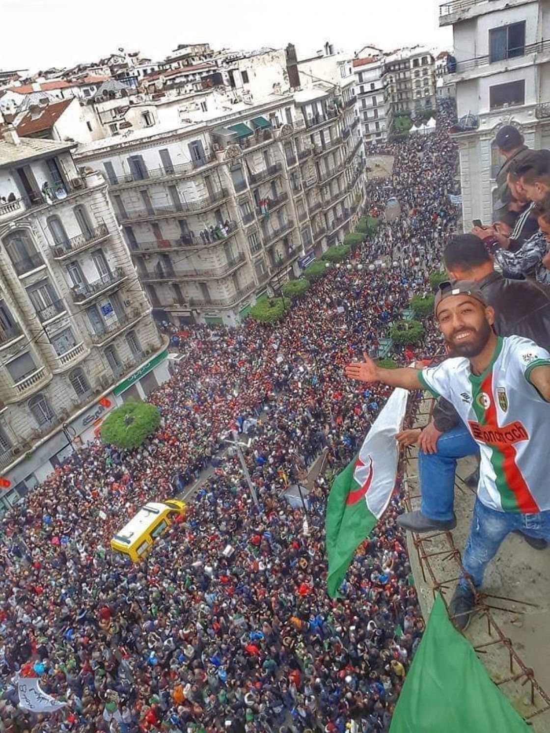 الجزائر...  نموذج مشرق للحركة الشعبية في طورها الثاني