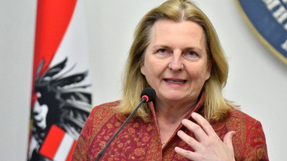 وزيرة نمساوية سابقة تغاد بلادها لتهديدها بالقتل