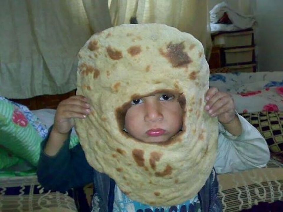 دير الزور: &laquo;الخبز&raquo; لقمة الشعب مغموسة بـ ...