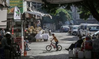 الرواتب والأجور لا تلعب كرة القدم
