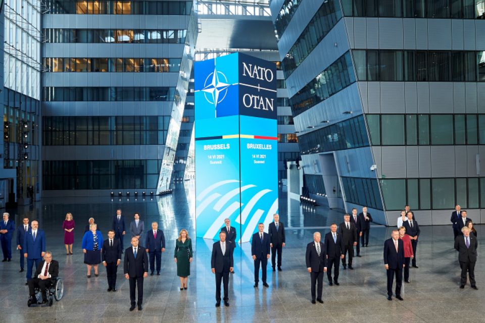 «الناتو» يدعو موسكو لإلغاء تصنيف أمريكا والتشيك كغير ودّية