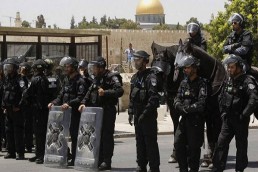 الاحتلال يغلق الأقصى بوجه المصلين لإشعار آخر