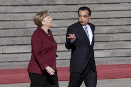المستشارة الألمانية، أنجيلا ميركل، ورئيس الوزراء الصيني، لي تشيانغ