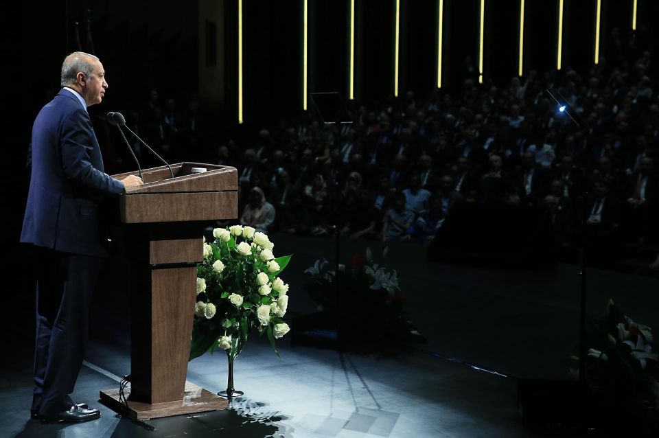 تركيا: الليرة تستعيد بعض خسائرها بعد تدخل إردوغان