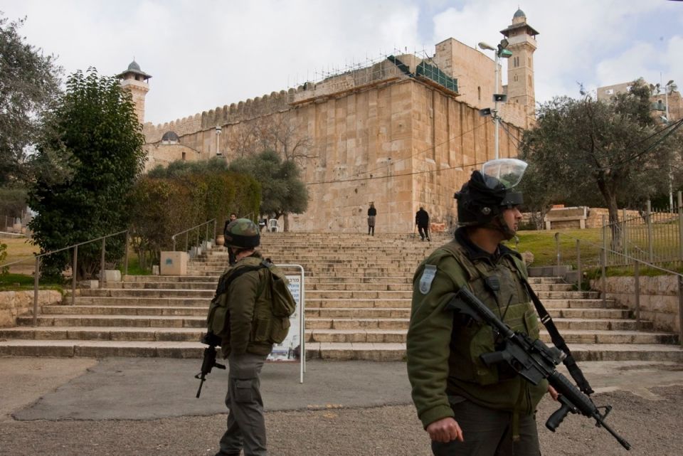 الاحتلال يمنع رفع الأذان بالحرم الإبراهيمي.. وتنديد فلسطيني