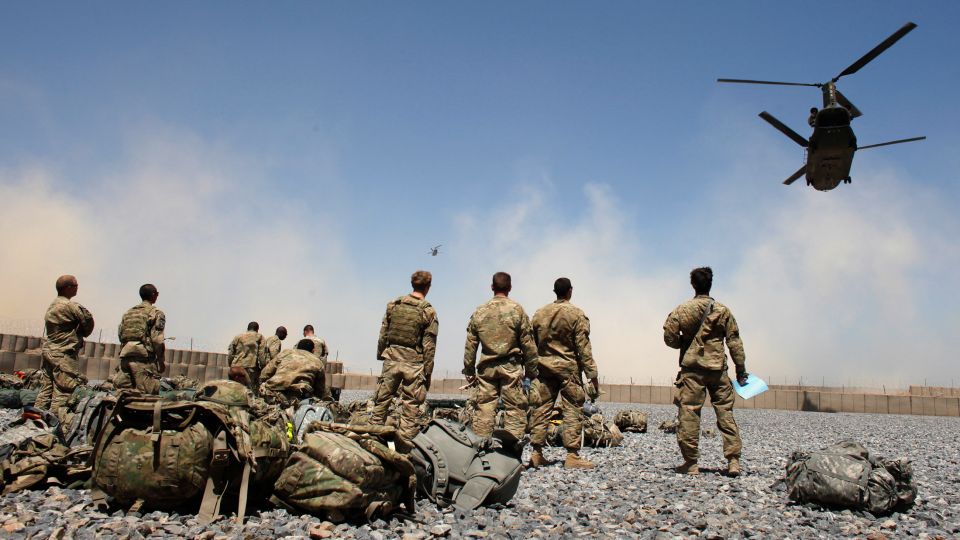 الاحتلال الأمريكي قد يؤجل سحب قواته من أفغانستان بسبب «القلق» حول «جدوى» السَّلام