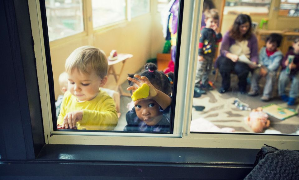 صبّ الزيت فوق النار