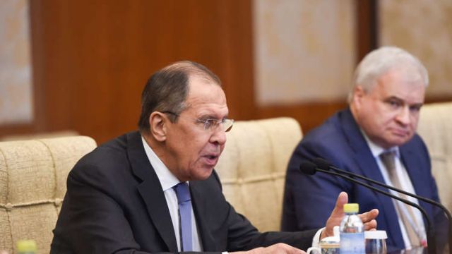 لافروف: موقف ماكرون موقف استعماري!