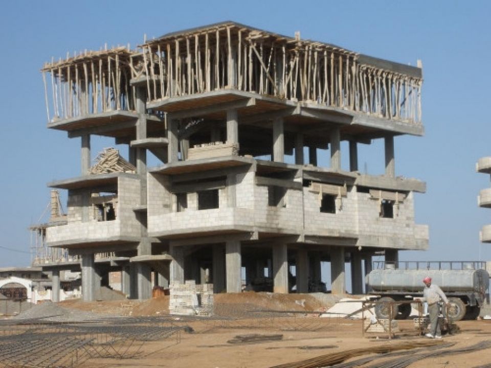 تزايد مخالفات البناء.. وتجار العقارات على رأس المتهمين