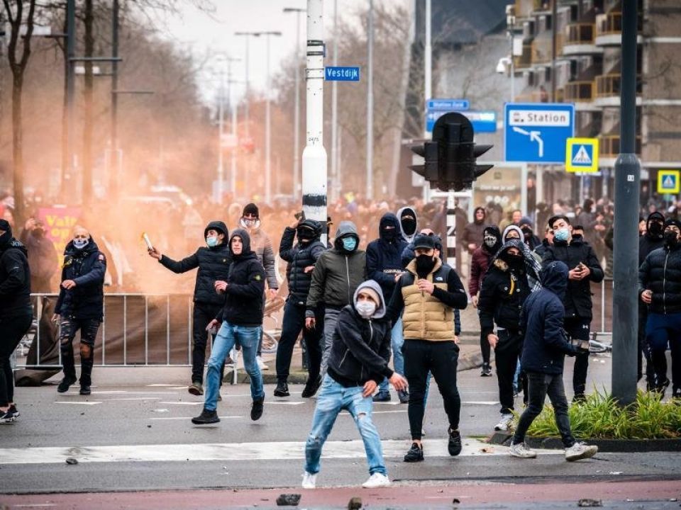 في هولندا، تخريب ونهب واعتقالات في احتجاجات ضد إجراءات كورونا