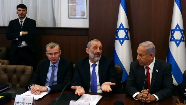 الكيان يخوض «أهم معاركه» في أحلك الساعات!
