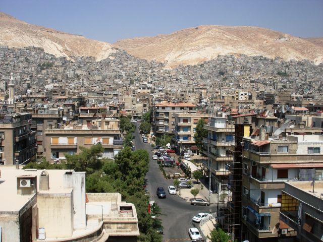 سكان المرتفعات معاناة السكن والمواصلات