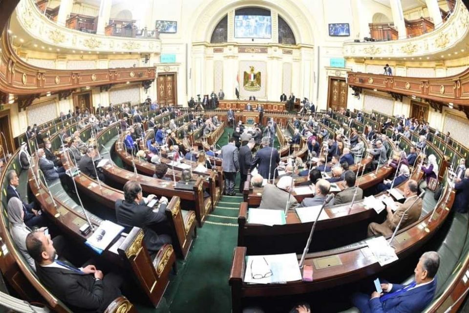 البرلمان المصري يقرّ تشريعات تشدّد عقوبة ختان الإناث